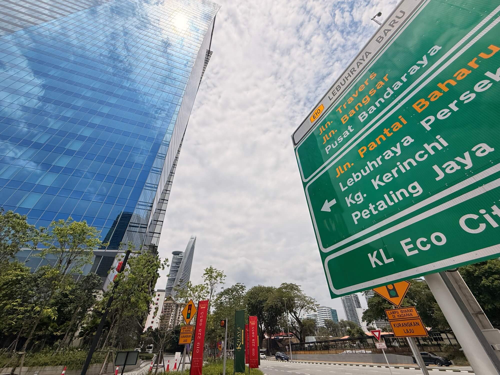 Integrasi bangunan mewakili jarak yang dekat dengan pusat beli-belah mewah