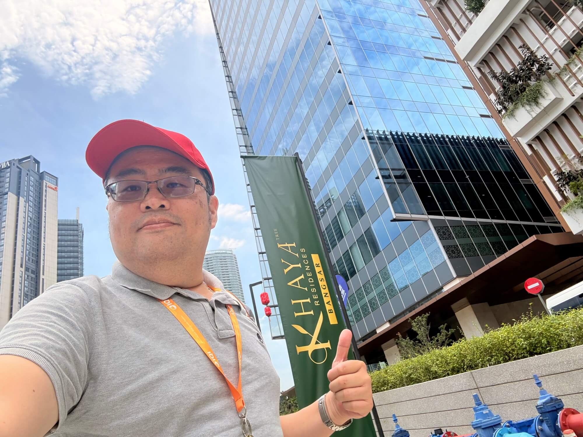 Bangunan korporat moden mewakili profil pemaju