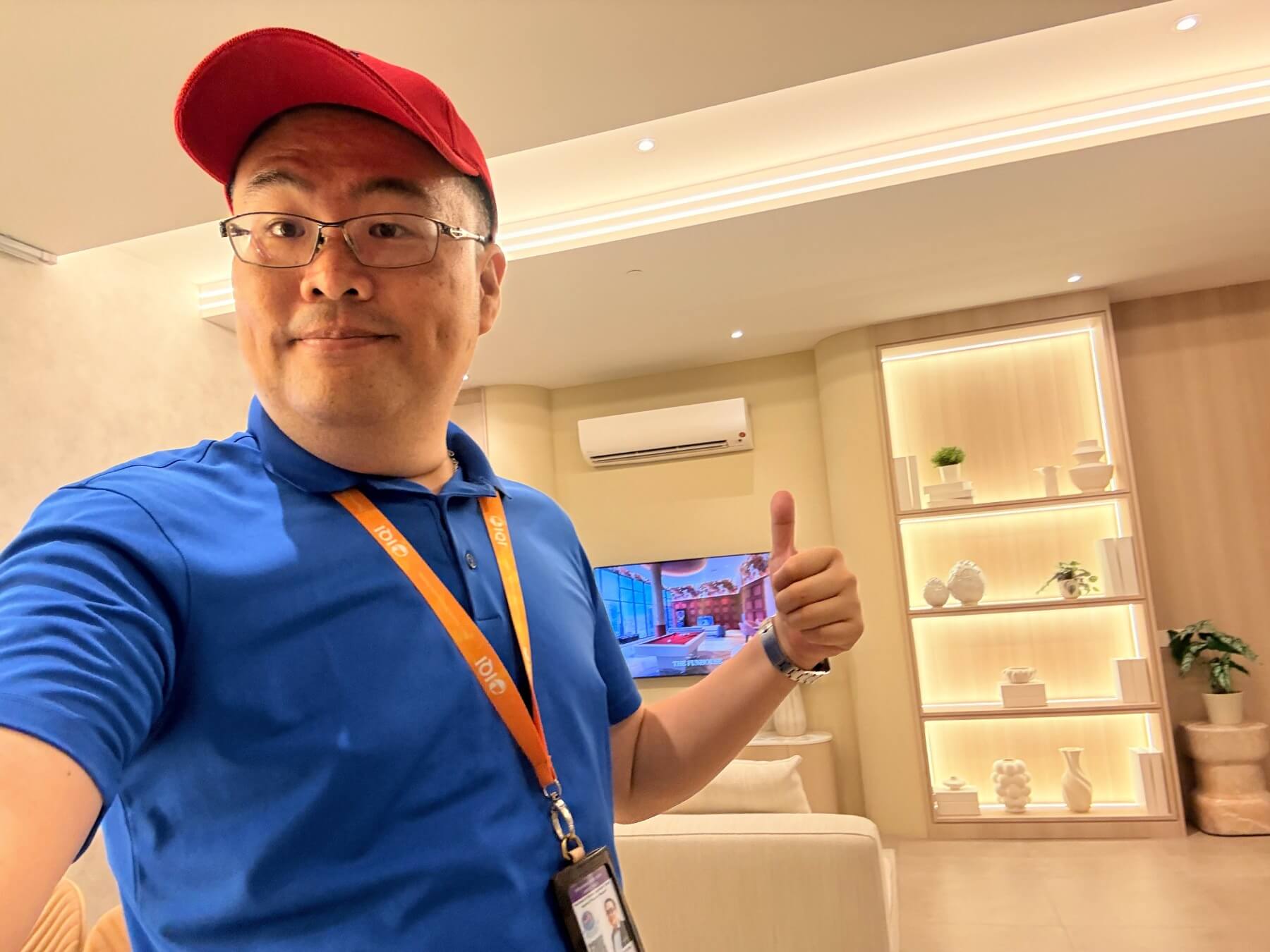 Eric Lau at Showroom